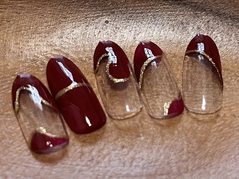 ボルドーとクリアの上品ニュアンスネイル