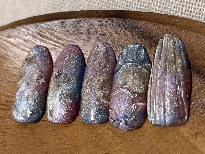 奥行きと質感を楽しむクレイジェルネイル