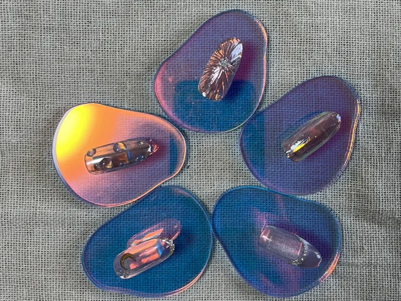 幻想的なラベンダーカラーのニュアンスネイル