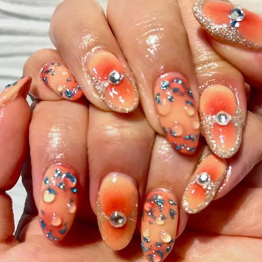 オレンジビジューの華やかネイル